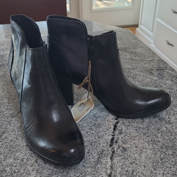 Born Shoes - Elegant Black Ankle Boots